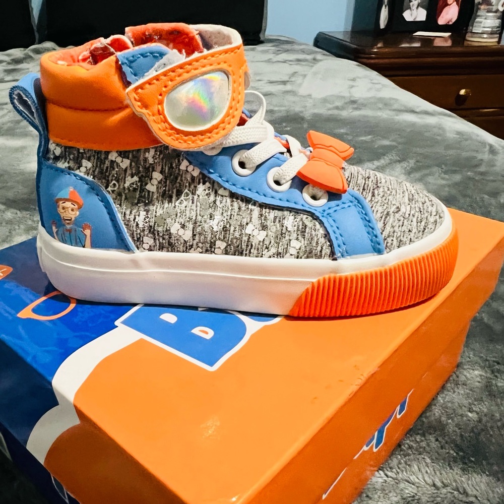 Blippi toddler shoes size 7